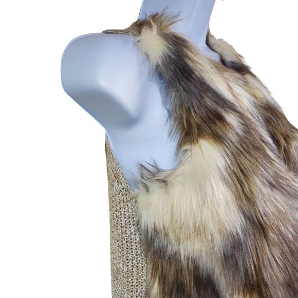 Faux fur vest with knit panel backing  / Women's Small - Picture 4 of 6